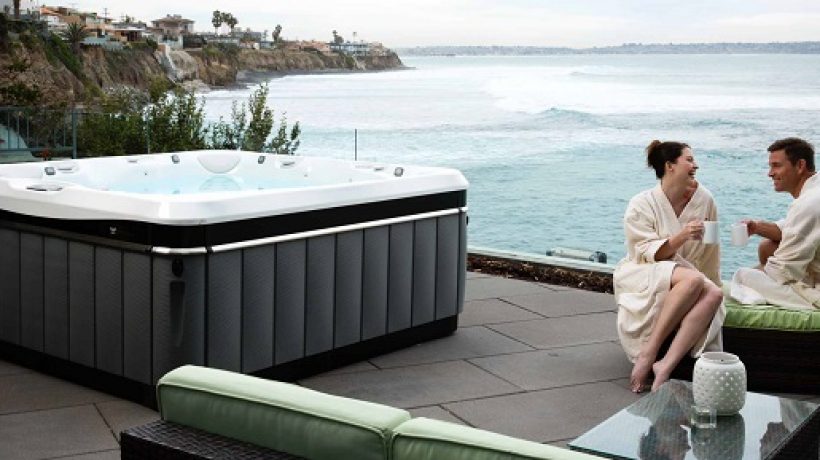 Saltwater jacuzzi: The sea at home